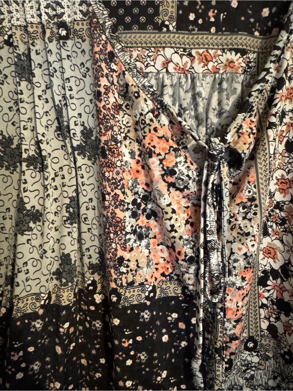 Link Patchwork Floral V-Neck Tunic in Black and Pink - Picture 2 of 4